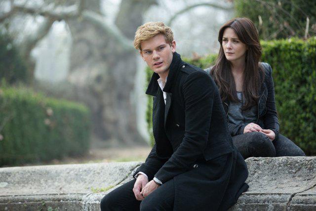 รูปภาพ:https://pop.inquirer.net/files/2016/10/jeremy-irvine-and-addison-timlin-in-FALLEN-1024x683.jpg