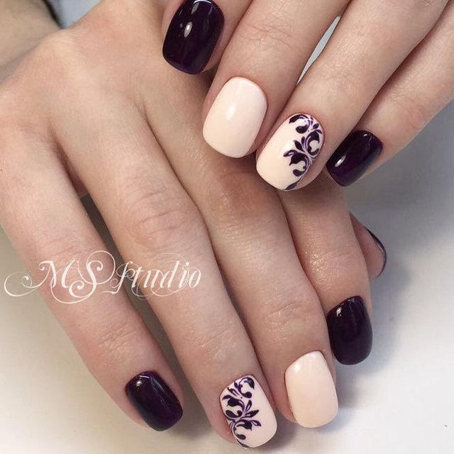 รูปภาพ:https://naildesignsjournal.com/wp-content/uploads/2018/07/damask-nail-art-ideas-creamy-white-burgundy-pattern.jpg