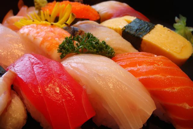 รูปภาพ:http://www.photovaco.com/wp-content/uploads/2011/08/free-photo-nigiri-sushi-set-456.jpg