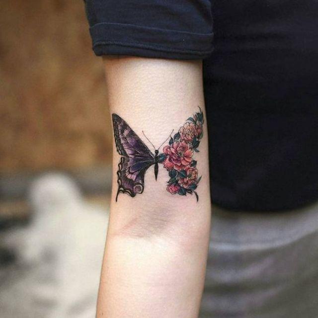 ภาพประกอบบทความ จะโบยบินไปในอากาศ ไอเดียลายสัก Butterfly tattoos ลายสักผีเสื้อปีกสวยของสาวรักอิสระ