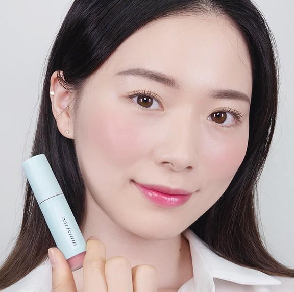 รูปภาพ:https://images.innisfree.co.kr/kr/ko/upload/pdtDetail/promotion/monthLion/201807/blur_cheek/img05_1.jpg