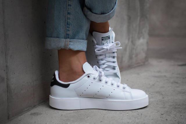 รูปภาพ:http://cdn.sneakernews.com/wp-content/uploads/2015/09/converse-chuck-taylor-ox-fragment-design-collaboration-04.jpg