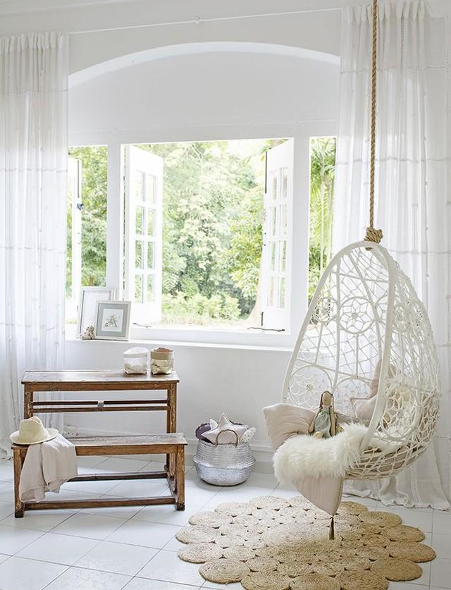 รูปภาพ:http://www.southamptonartgallery.com/wp-content/uploads/2018/06/best-collection-hanging-chair-for-bedroom-dreamy-girls-room-with-byron-bay-hanging-chair-and-armadillo-co.jpg
