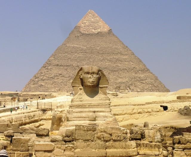 รูปภาพ:https://upload.wikimedia.org/wikipedia/commons/4/40/Giza_Plateau_-_Great_Sphinx_with_Pyramid_of_Khafre_in_background.JPG