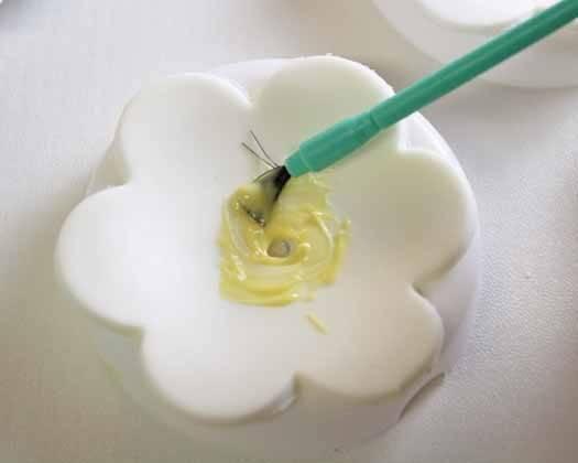 รูปภาพ:http://cakejournal.com/wp-content/uploads/2013/03/How-to-Make-Spring-Flowers-Cake-Pops-10.jpg