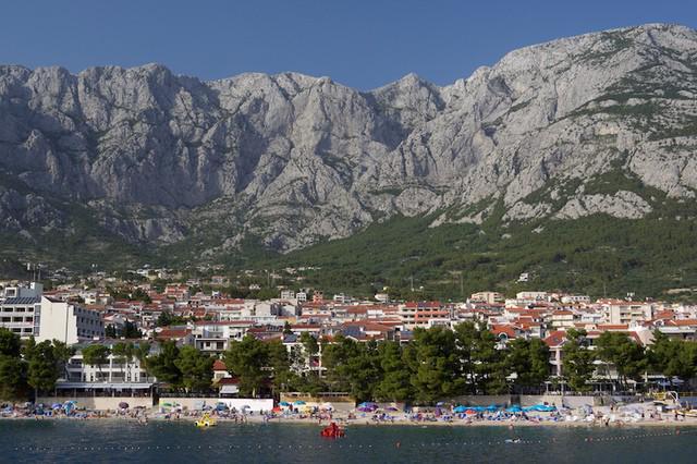 รูปภาพ:http://cdn.touropia.com/gfx/d/best-beaches-in-croatia/makarska.jpg?v=388425f57d9218cd9a0a5047594ee9f0
