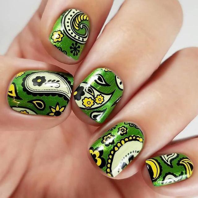 รูปภาพ:https://naildesignsjournal.com/wp-content/uploads/2018/08/paisley-pattern-nails-ideas-green-base.jpg