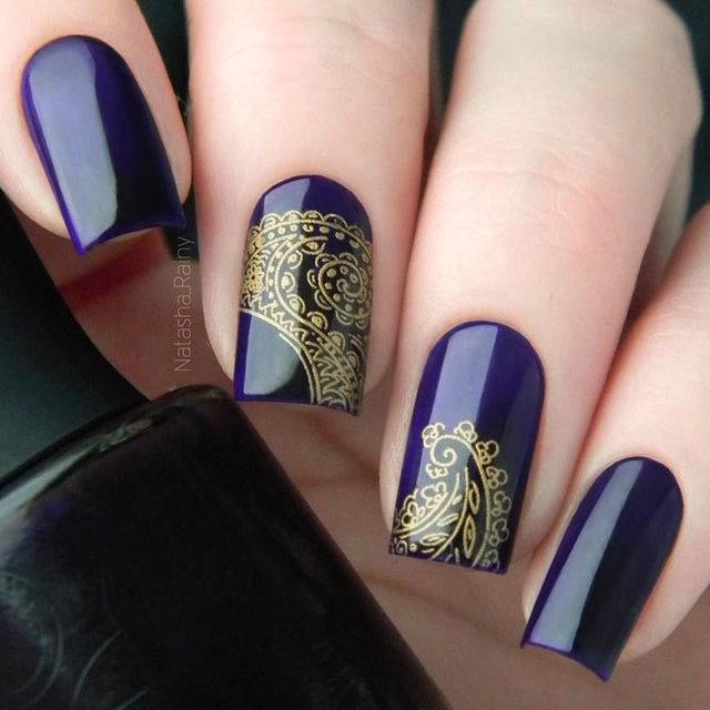 รูปภาพ:https://naildesignsjournal.com/wp-content/uploads/2018/08/paisley-pattern-nails-ideas-purple-gold-decals.jpg