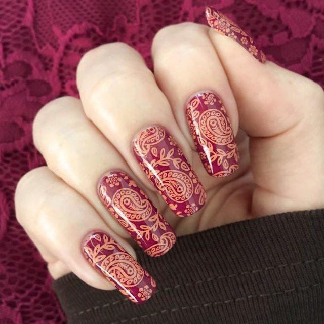 รูปภาพ:https://naildesignsjournal.com/wp-content/uploads/2018/08/paisley-pattern-nails-ideas-crimson-base.jpg