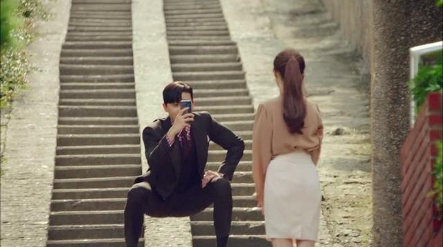รูปภาพ:https://koreandramaland.com/wp-content/uploads/2018/07/why-secretary-kim-2018-filming-location-episode-14-3.1-movement-stairs-daegu-koreandramaland-6.jpg