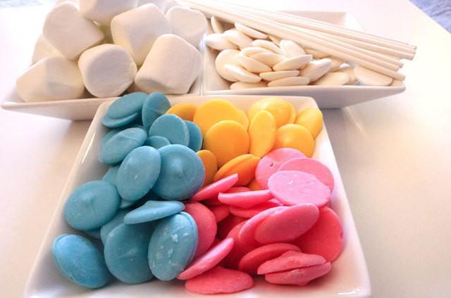 รูปภาพ:https://www.twosisterscrafting.com/wp-content/uploads/2017/03/celebration-marshmallow-pops-candy-melts.jpg