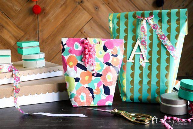 รูปภาพ:https://www.designertrapped.com/wp-content/uploads/2015/02/how-to-make-a-gift-bag-14-750x500.jpg