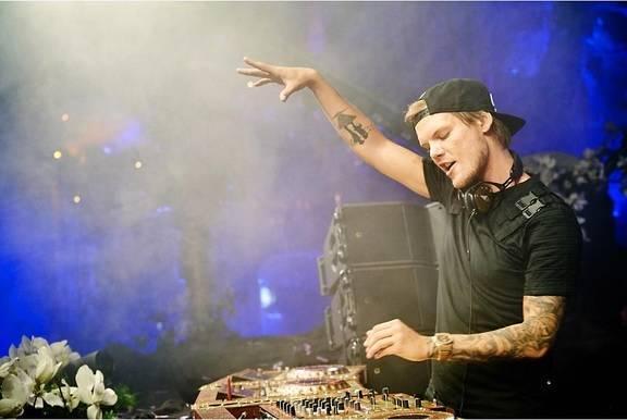 รูปภาพ:http://edmchicago.com/wp-content/uploads/2015/09/avicii-TL.jpg