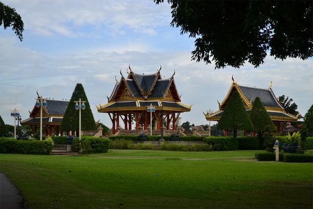 รูปภาพ:http://travelnonthaburi.com/wp-content/uploads/2014/11/อุทยานเฉลิมกาญจนาภิเษก1.jpg