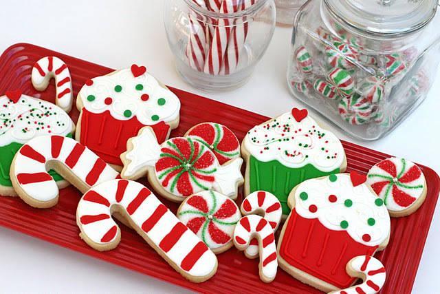 รูปภาพ:http://cf.iheartnaptime.net/wp-content/uploads/2011/12/Cupcake-and-Candy-Cane-Cookies.jpg