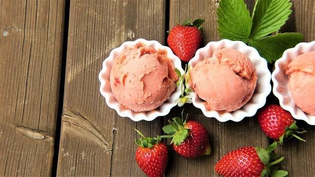 รูปภาพ:https://cdn.pixabay.com/photo/2017/04/18/15/10/strawberry-ice-cream-2239377_1280.jpg