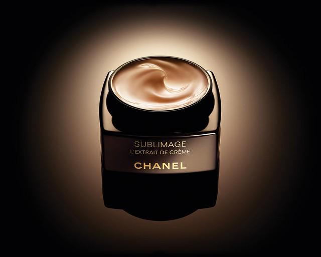 รูปภาพ:https://prd-v3-i.chanel.com/content/dam/fnb/widgets/sublimage_creme_desktop/img/02-D.jpg