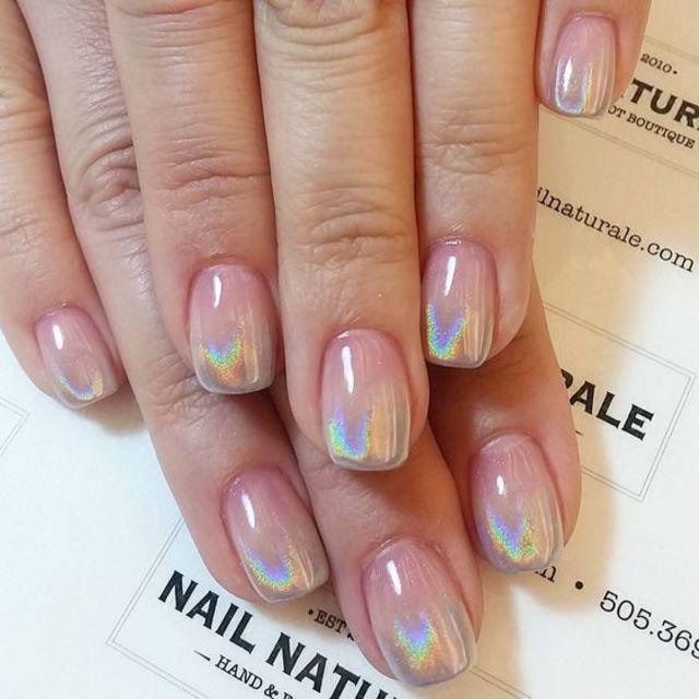 ภาพประกอบบทความ สุดล้ำ กับไอเดียการเพ้นท์เล็บแนว Holographic nails เท่ล้ำยิ่งกว่าที่เคย