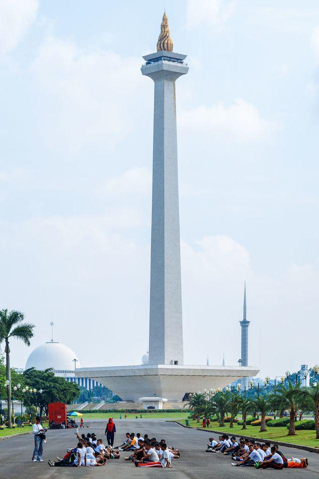 รูปภาพ:https://handluggageonly.co.uk/wp-content/uploads/2017/04/The-National-Monument-Jakarta.jpg