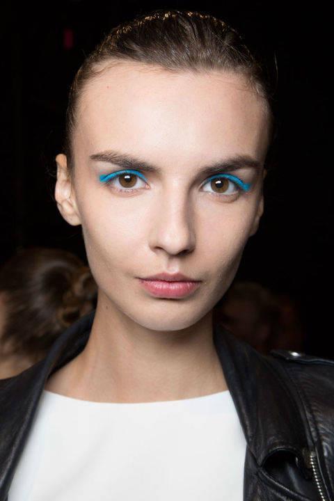 รูปภาพ:http://hbz.h-cdn.co/assets/15/44/480x720/hbz-ss2016-trends-makeup-blue-eyes-lhuillier-bks-m-rs16-1634.jpg