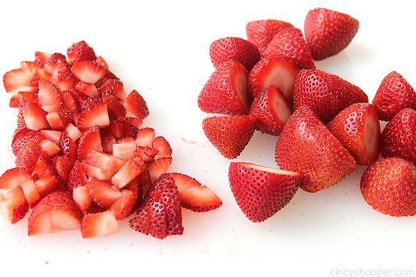 รูปภาพ:https://cincyshopper.com/wp-content/uploads/2016/07/No-Churn-Strawberry-Ice-Cream-9.jpg
