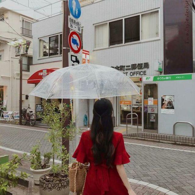 ตัวอย่าง ภาพหน้าปก:ฝนตกแต่อยากเที่ยว ! 7 ข้อแนะนำสาวนักเดินทาง หากไปเที่ยวช่วงฝนตกหนัก ต้องเตรียมตัวอย่างไร?