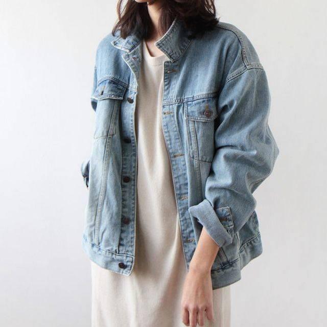 ภาพประกอบบทความ Denim Jacket หรือแจ๊คเก็ตยีนส์ ไอเทมที่สาวๆ ควรมี