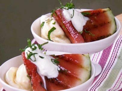 รูปภาพ:http://foodnetwork.sndimg.com/content/dam/images/food/fullset/2010/6/24/0/NY0701_Grilled-Watermelon-Sundae_s4x3.jpg.rend.sni5col.landscape.jpeg