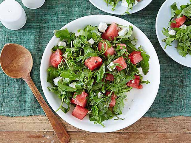 รูปภาพ:http://foodnetwork.sndimg.com/content/dam/images/food/fullset/2010/3/17/1/BX0218_arugula-watermelon-and-feta-salad_s4x3.jpg.rend.sni10col.jpeg