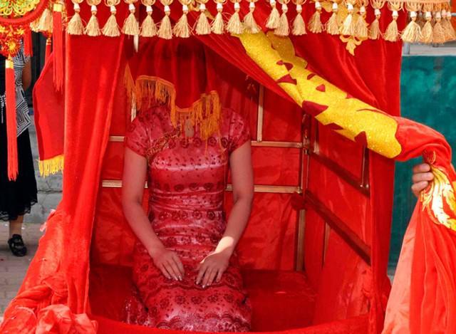 รูปภาพ:http://blog.bridals.pk/media/5104/red-color-is-must-in-chinese-weddings.jpg