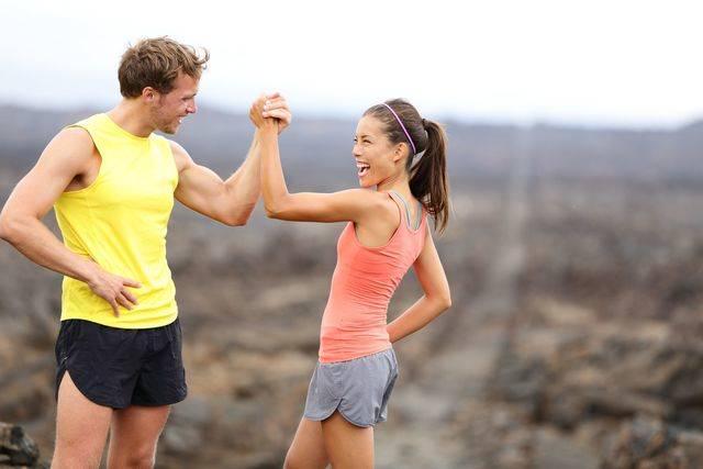 รูปภาพ:http://www.justrunlah.com/wp-content/uploads/2015/03/Young-fitness-couple-celebrating.jpg