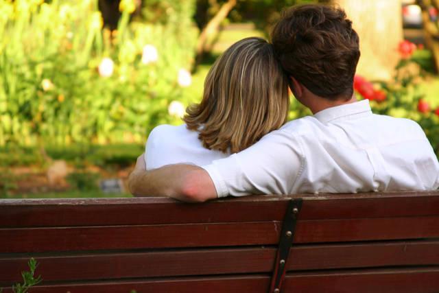 รูปภาพ:http://www.vamshare.com/wp-content/uploads/2014/06/couple-on-park-bench.jpg