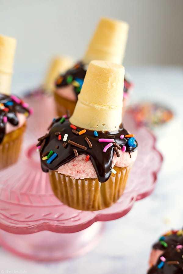 รูปภาพ:https://www.thelifejolie.com/wp-content/uploads/2017/03/Melted-Ice-Cream-Cone-Cupcakes-5.jpg