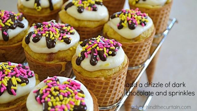 รูปภาพ:https://www.ladybehindthecurtain.com/wp-content/uploads/2015/06/Banana-Split-Ice-Cream-Cone-Cupcakes-Lady-Behind-The-Curtain-4.jpg