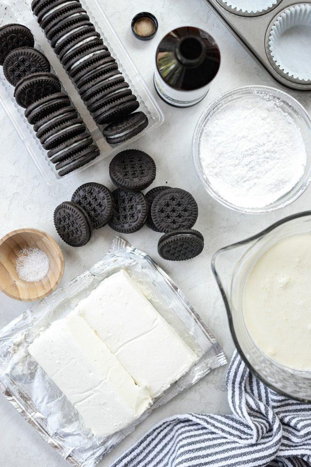 รูปภาพ:http://www.simplyscratch.com/wp-content/uploads/2018/07/Cookies-and-Cream-Mini-Cheesecakes-l-SimplyScratch.com-1-1200x1798.jpg