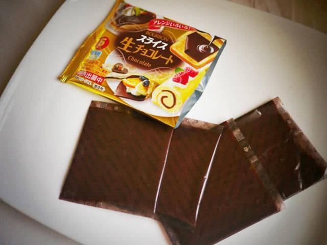 รูปภาพ:http://static.boredpanda.com/blog/wp-content/uploads/2015/12/sliced-chocolate-bourbon-japan-21.jpg