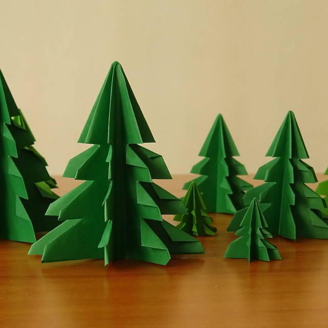 ภาพประกอบบทความ DIY ต้นคริสต์มาส 3D แบบง่ายๆ ด้วยกระดาษแผ่นเดียว !!