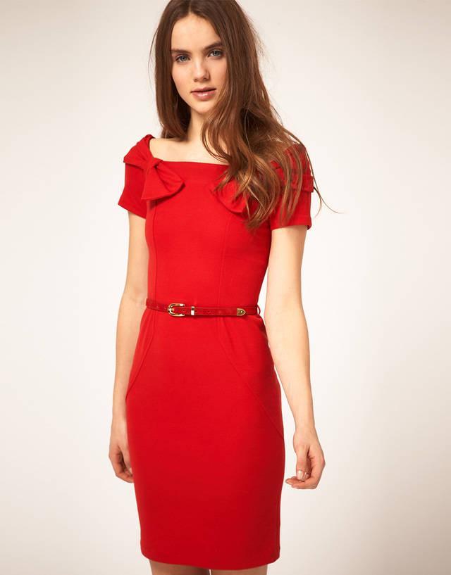 รูปภาพ:http://i01.i.aliimg.com/wsphoto/v0/571995905/2012-fashion-evening-dress-bow-one-piece-dress-elegant-evening-party-dress-slim-color-red-black.jpg