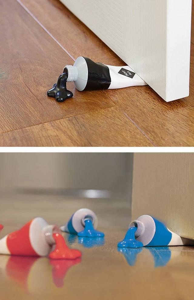 รูปภาพ:http://static.boredpanda.com/blog/wp-content/uploads/2015/11/creative-doorstops-35__700.jpg