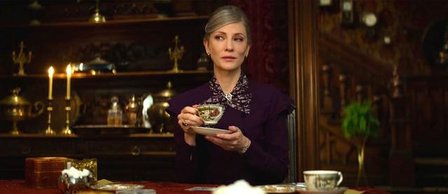 รูปภาพ:https://theplaylist.net/wp-content/uploads/2018/06/Cate-Blanchett-house-with-a-clock-in-its-walls-1200x491.jpg