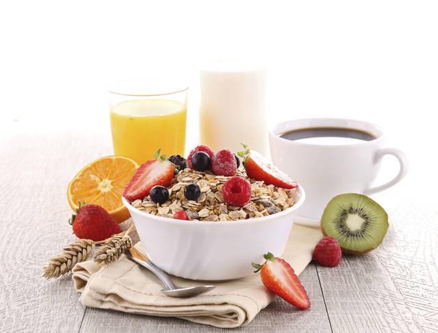 รูปภาพ:http://blog.lafitness.com/wp-content/uploads/2015/03/1-best-time-for-a-healthy-breakfast-is-before-you-workout.jpg