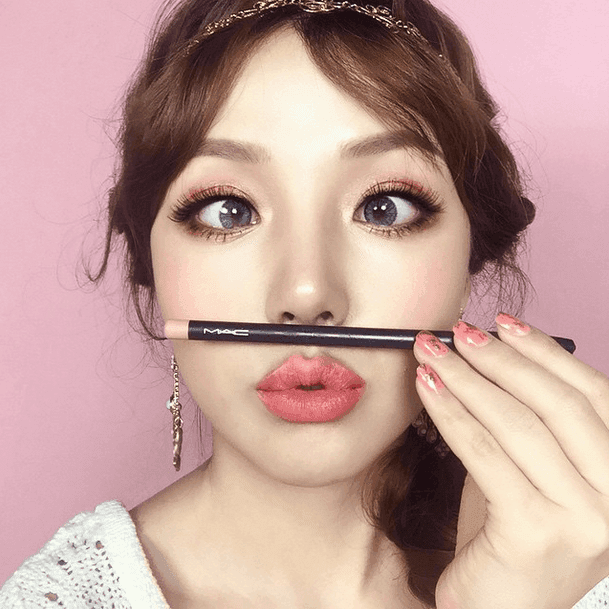 รูปภาพ:http://www.cleothailand.com/wp-content/uploads/2015/08/Korean-makeup-artist-PONY.png
