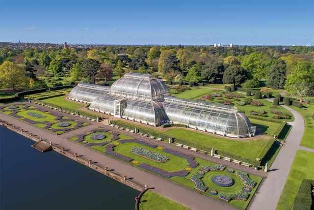 รูปภาพ:https://images.immediate.co.uk/volatile/sites/10/2018/04/Kew-Gardens-f653e87.jpg?quality=45&resize=960,640