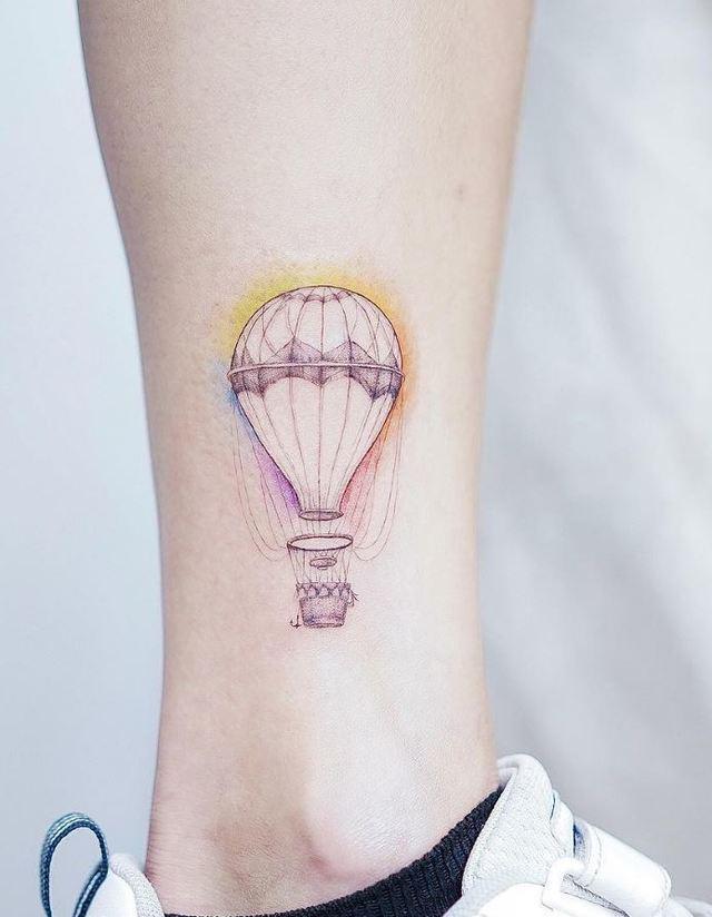 รูปภาพ:https://www.gameofspoons.com/wp-content/uploads/2018/01/40-Stylish-Tattoos-by-Awesome-Tattoo-Artist-Mini-Lau-21.jpg