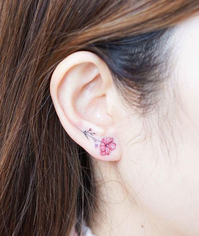 รูปภาพ:https://www.gameofspoons.com/wp-content/uploads/2018/01/40-Stylish-Tattoos-by-Awesome-Tattoo-Artist-Mini-Lau-4.jpg