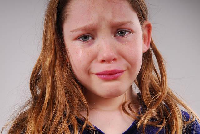 รูปภาพ:http://4.bp.blogspot.com/-VIbYn0MmvGw/UXg1mmEdSPI/AAAAAAAAB_A/R4v5cIsQQKI/s1600/bigstock-Young-Girl-Crying-and-Upset-25718201.jpg