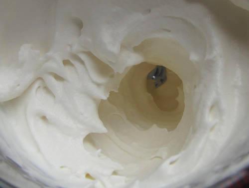 รูปภาพ:http://67.225.235.194/~ohthatstastynew/wp-content/uploads/2012/04/whipped-cream.jpg