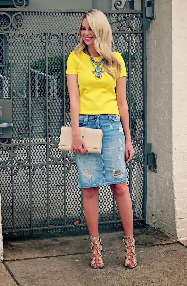 รูปภาพ:http://fashiontasty.com/wp-content/uploads/2016/05/Skirt-And-Tee-Outfit-With-Lace-Ups.jpg