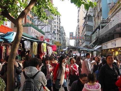 รูปภาพ:https://www.mushroomtravel.com/page/wp-content/uploads/2016/09/Fa-Yuen-Street-Market-2.jpg