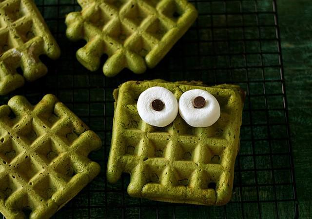 รูปภาพ:https://www.handmadecharlotte.com/wp-content/uploads/2017/10/Matcha-Waffles-Eyes.690.jpg